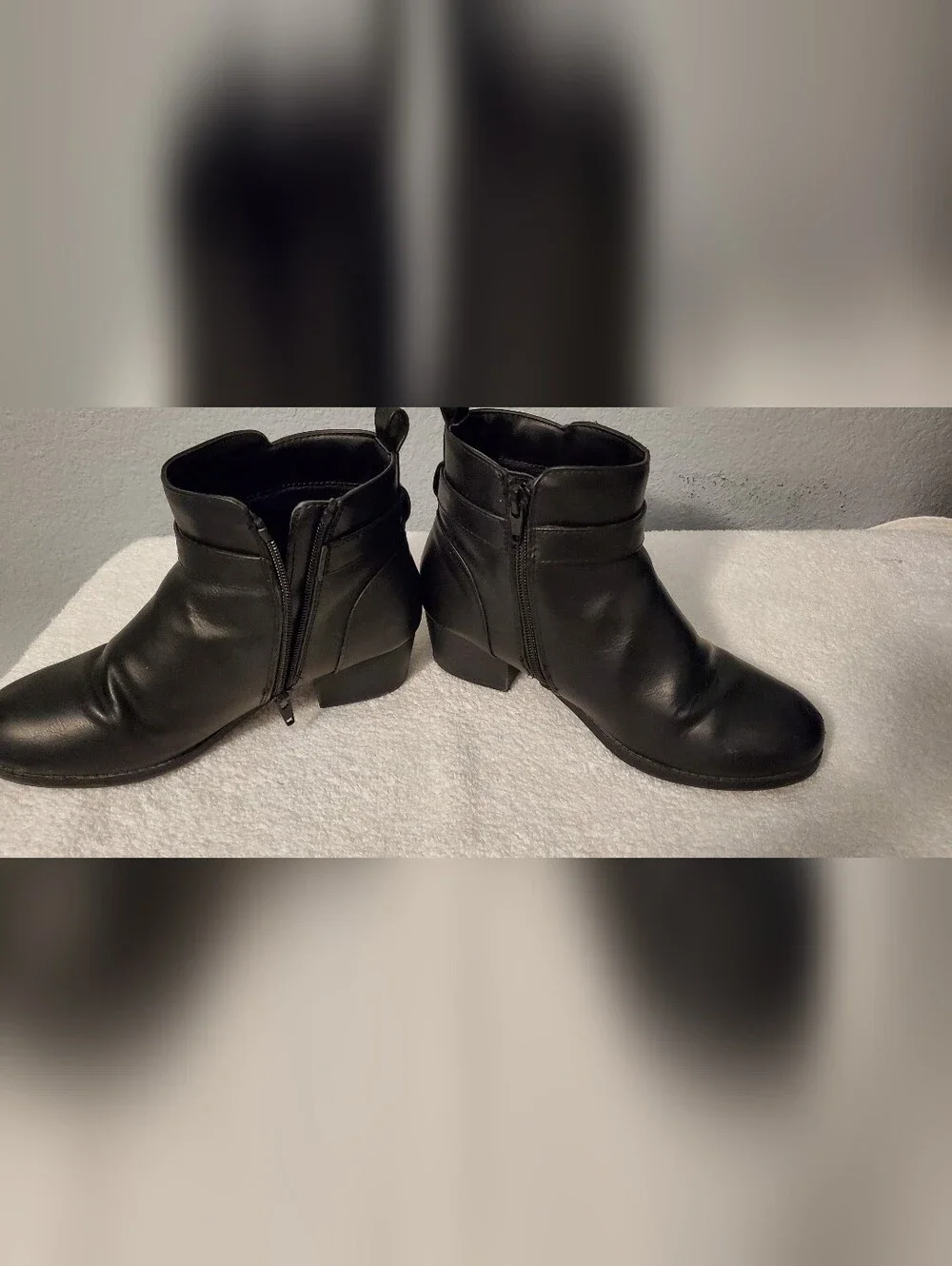 Childrens /Girls Black Ankle Boots Size 4
